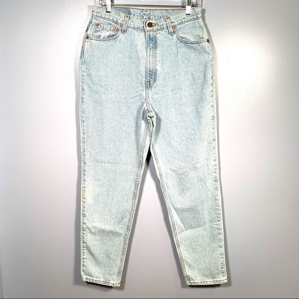 Levi’s 521 High Waisted Tapered Fit 90’s Mom Jeans Light Wash Size 14